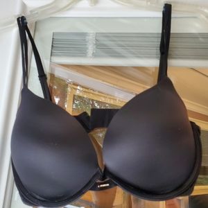 Victoria's Secret Very Sexy push up bra, 32DD.